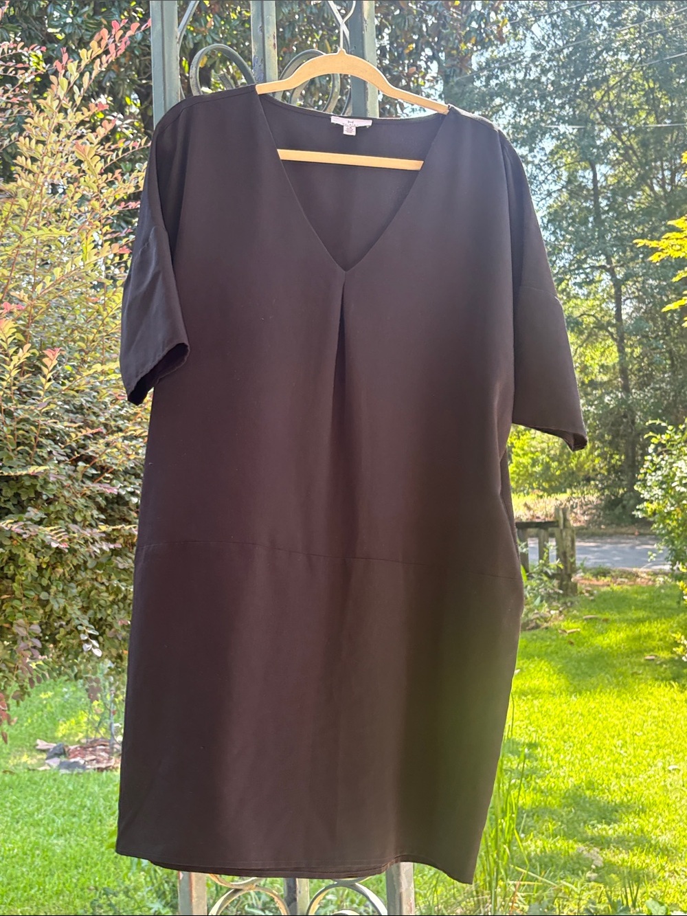 HALSTON Black V-Neck Short Sleeve Dress – Size L